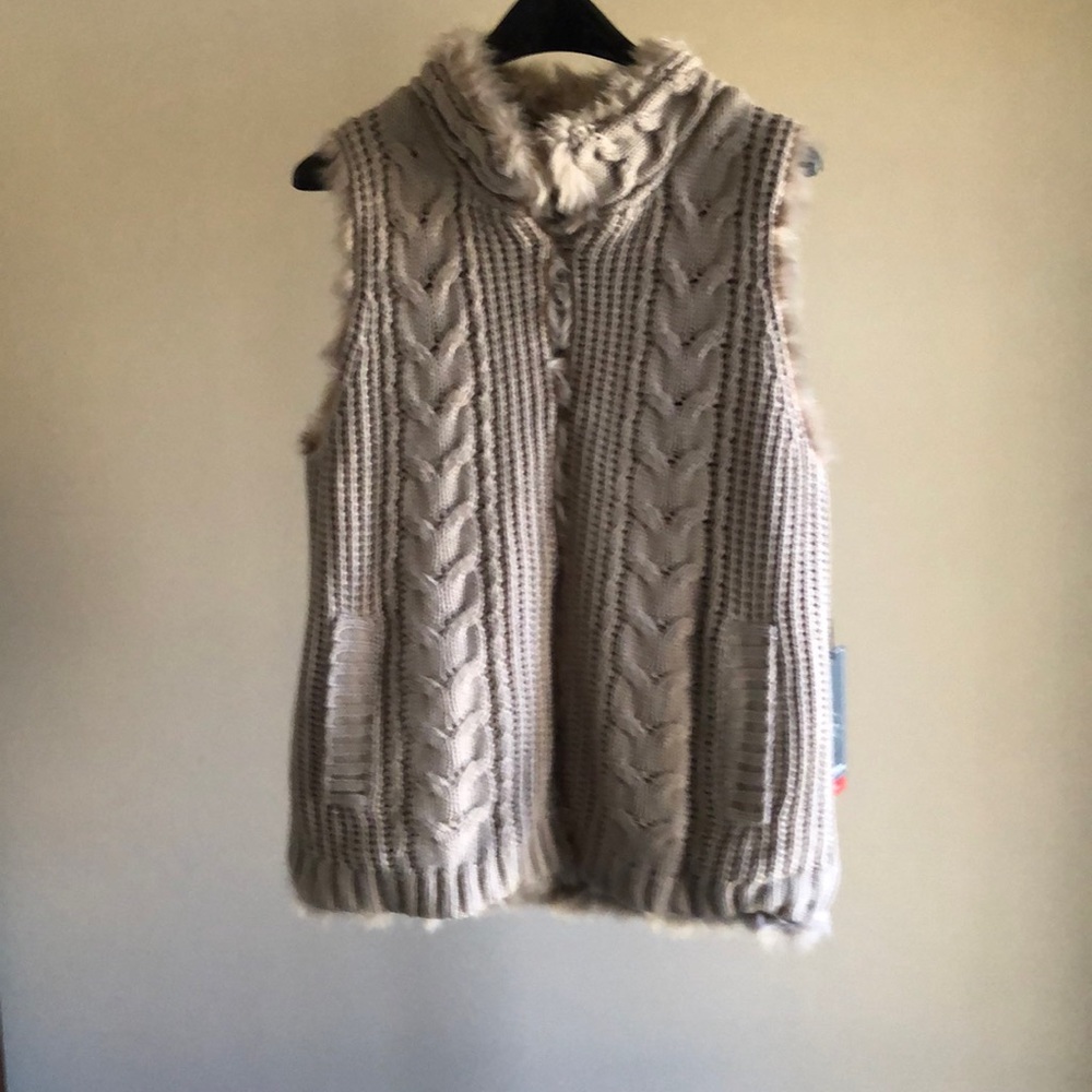 Johnston & Murphy Cable Knit and Faux Fur Reversible Vest- women’s size Small